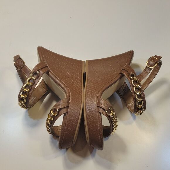 SUGAR PLASFORM WEDGE OPEN TOE ADJUSTABLE ANKLE STRAP/GOLD ACCENT CHAIN SANDAL - Picture 10 of 12